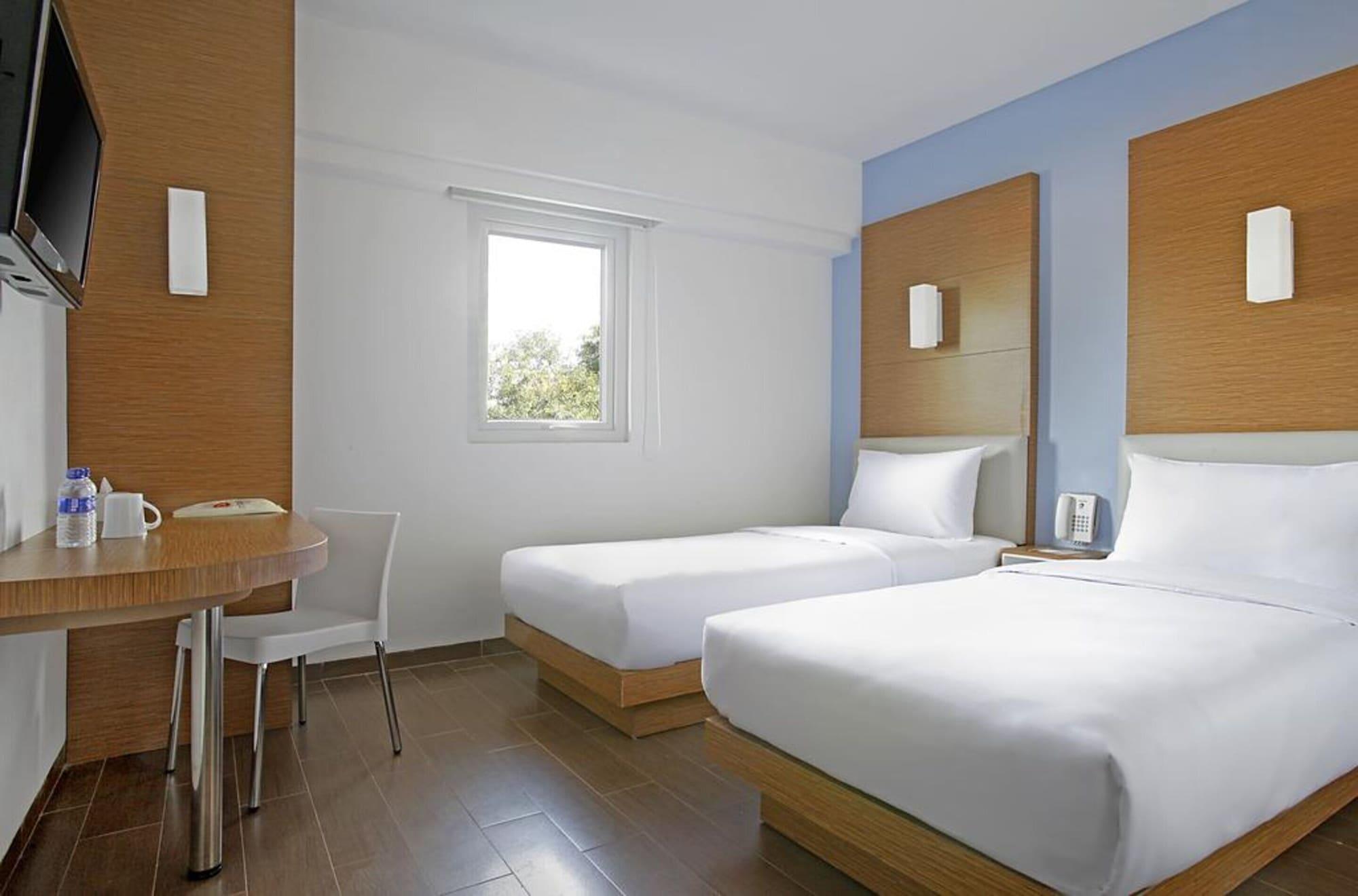 Amaris Hotel Senen Jakarta Exterior foto