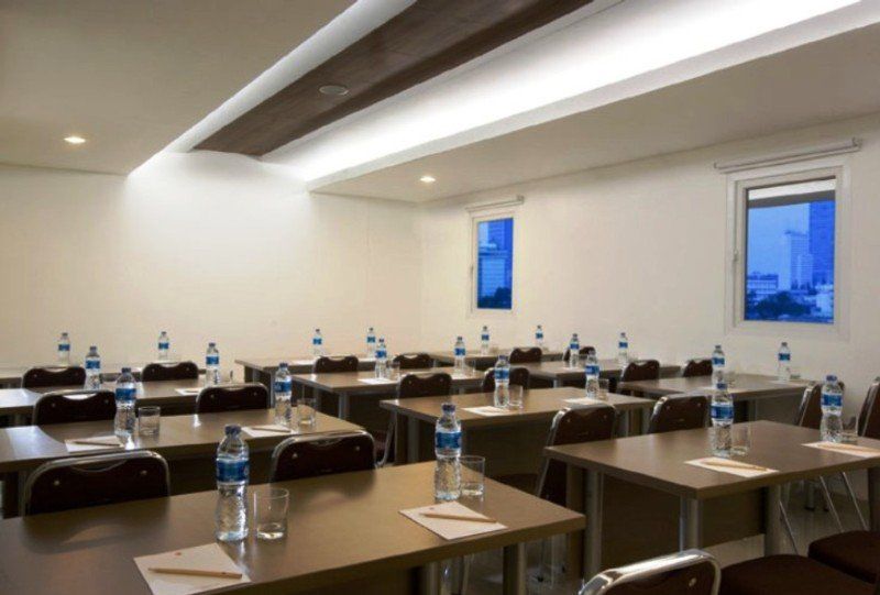Amaris Hotel Senen Jakarta Exterior foto
